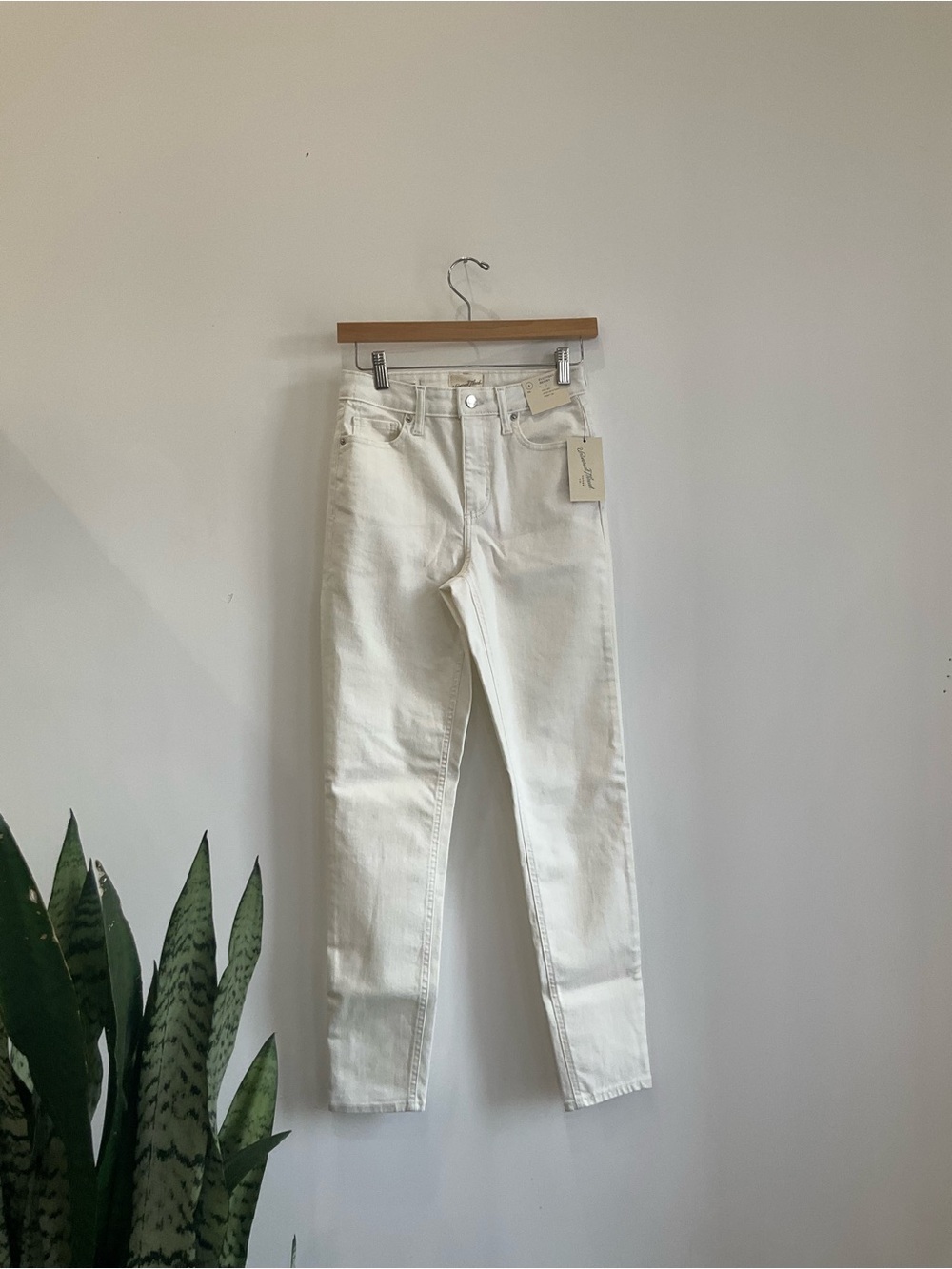 Universal Thread High-Rise Straight Jeans in Off-White